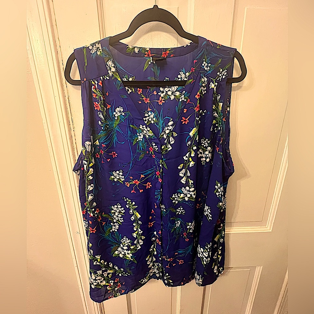 Worthington sleeveless button up floral top - size 3x
